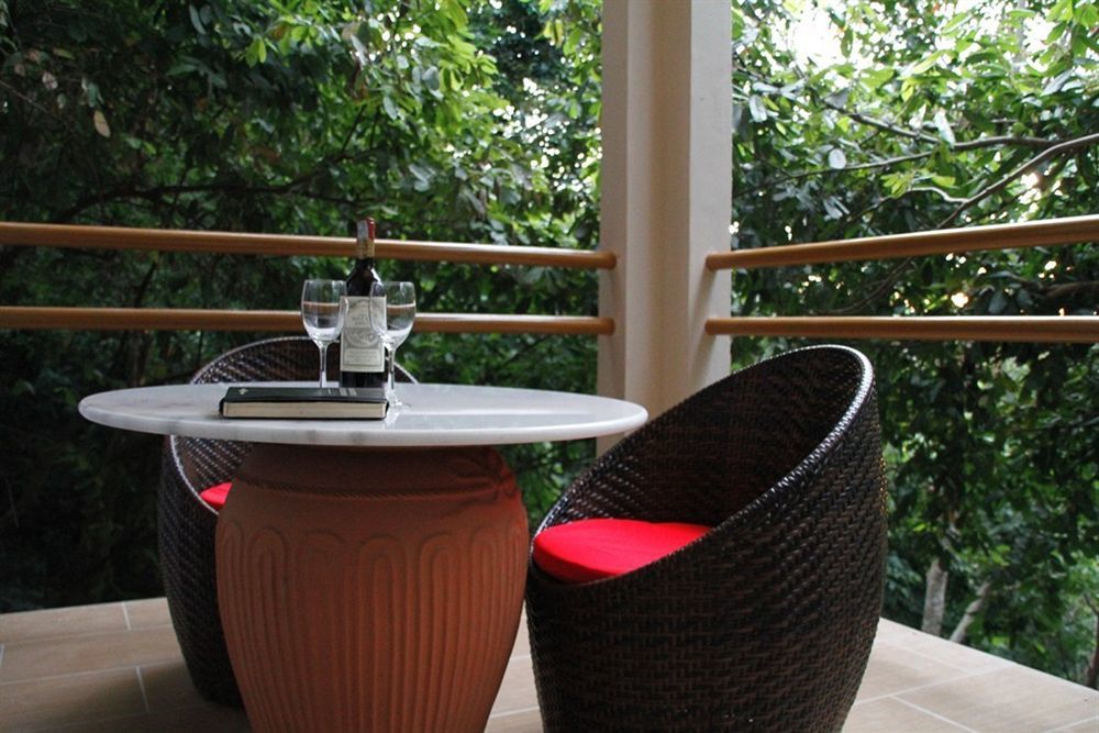 Ambong Rainforest Retreat Pantai Tengah  Экстерьер фото