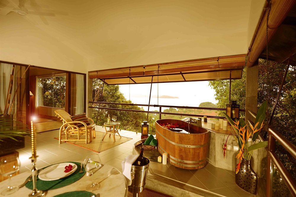 Ambong Rainforest Retreat Pantai Tengah  Экстерьер фото
